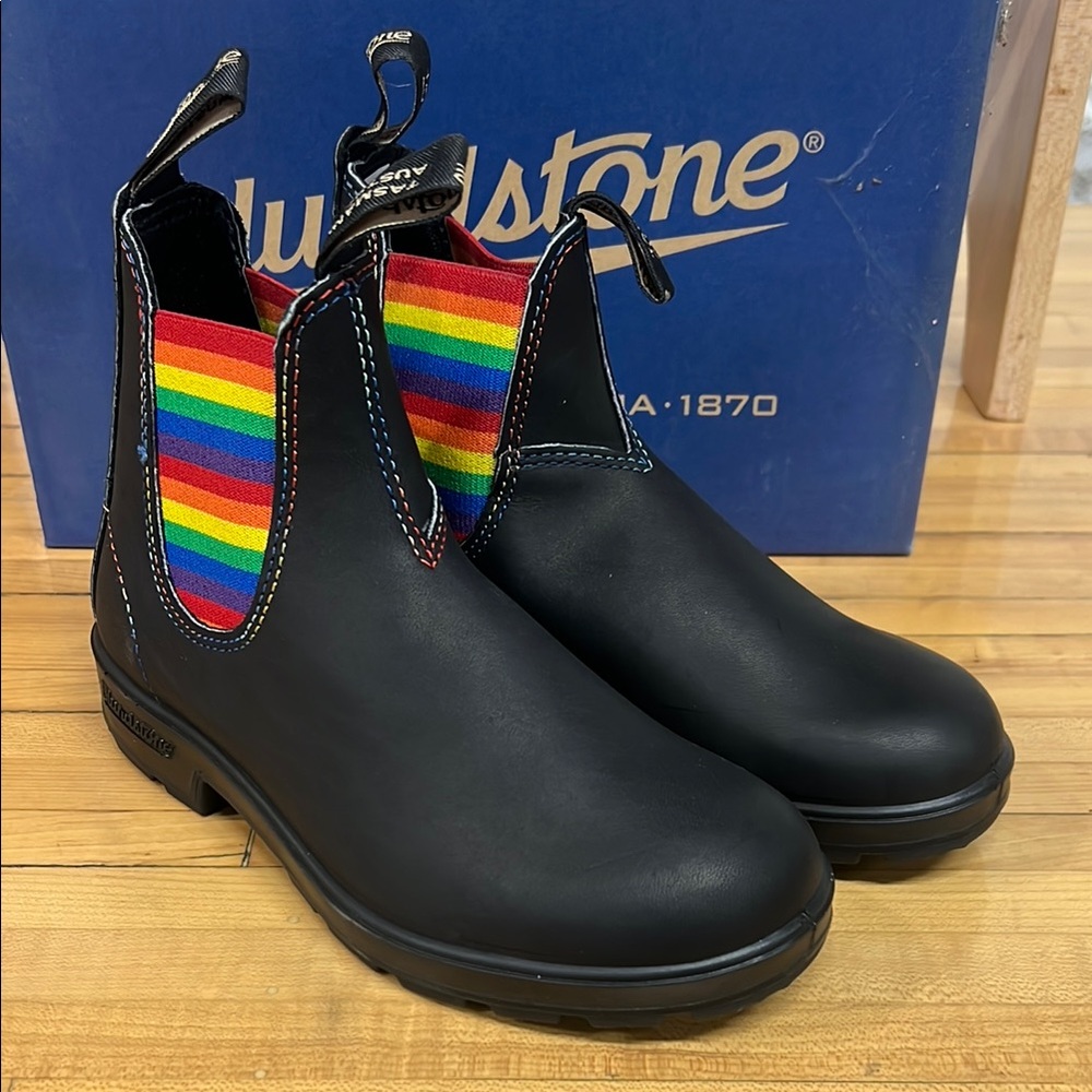 Blundstone 2105 rainbow boots NIB NWT